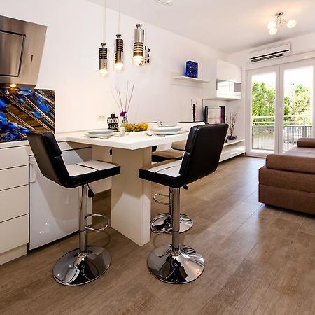 Secret Escape Apartment Rovinj Bagian luar foto